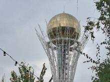 Vue sur le Bayterek, monument à Astana (Kazakhstan)
